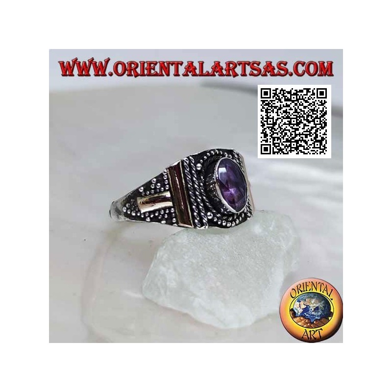 Bague en argent avec améthyste ovale à décor en boules et plaques en or 14 carats