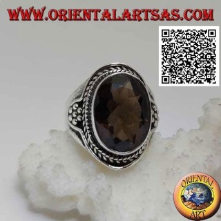Bague en argent avec topaze fumée ovale facettée entourée d'entrelacs et hexagone de boules sur les côtés