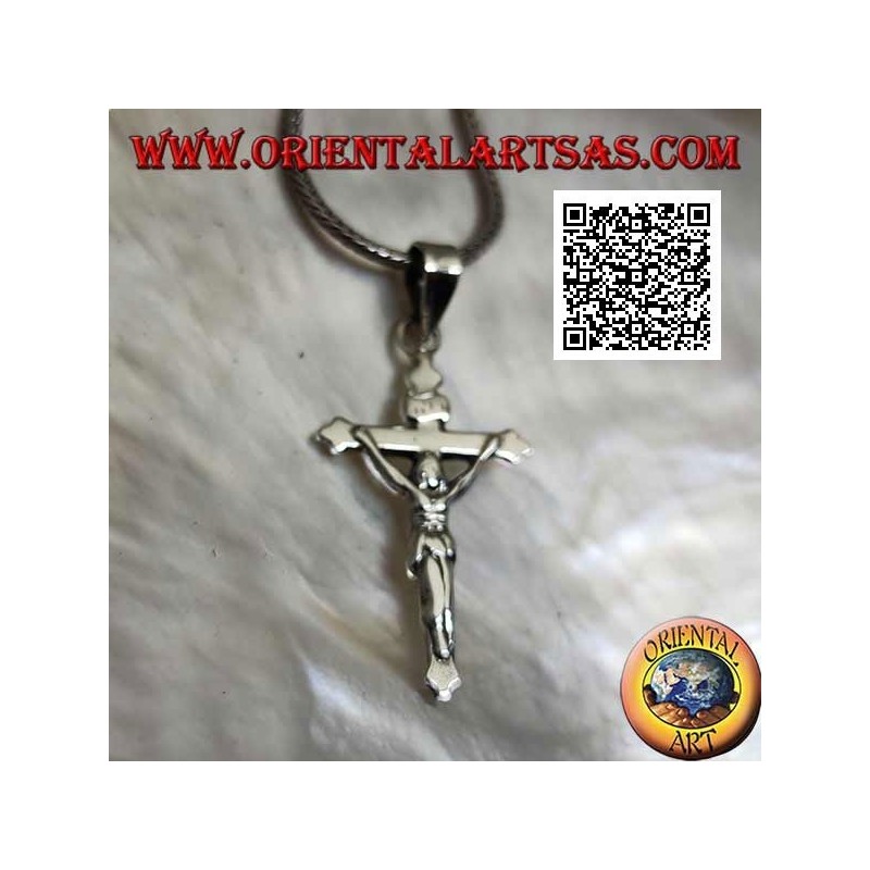 Colgante de plata que representa la crucifixión de Jesucristo en una cruz lisa