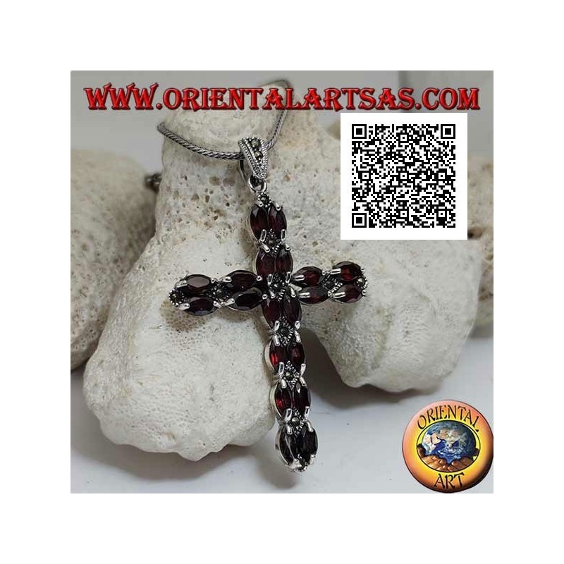 Colgante cruz cristiana de plata con dos filas de granates lanzadera y marcasita entre ellos