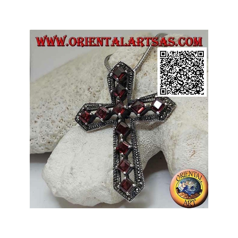 Pendentif croix chrétienne en argent serti de grenats rhomboïdes naturels et cadre de maracssites