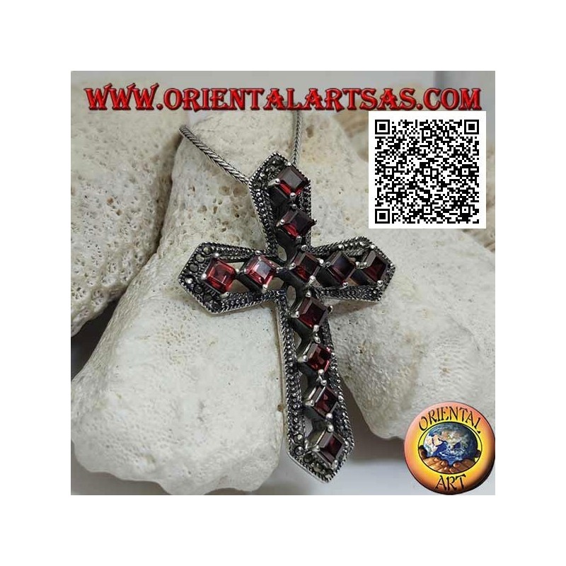 Christliches Silberkreuzkreuz mit natürlichen rhomboiden Granaten und Rahmen mit Maracssiten