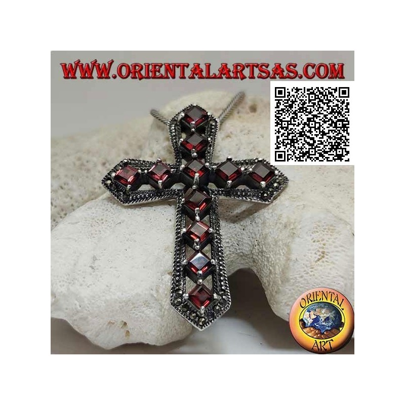 Colgante de plata cruz cristiana con conjunto de granates romboides naturales y marco con maracsitas