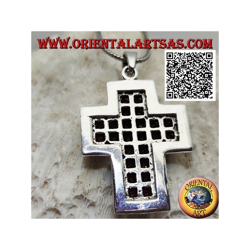 Ciondolo in argento croce cristiana a braccia larghe con due file di granati tondi naturali contornati da marcassite