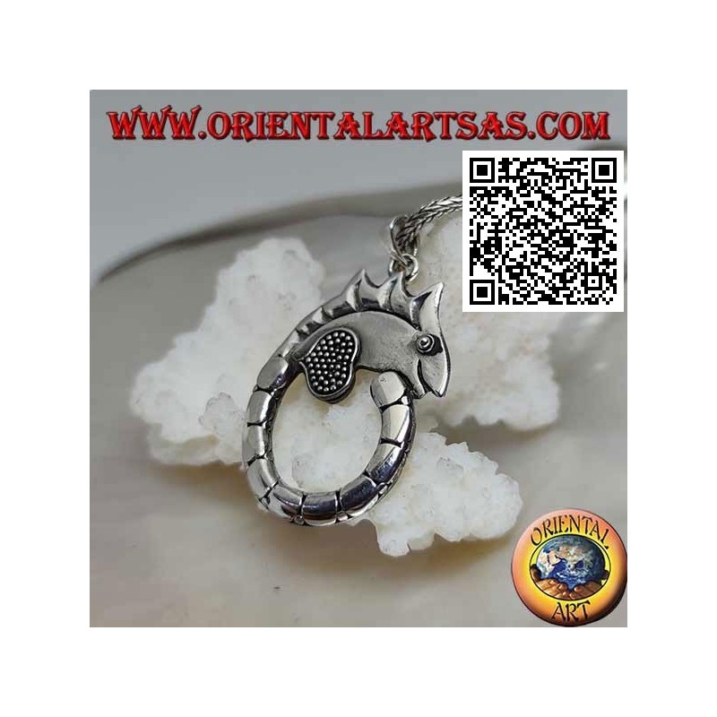 Pendentif en argent en forme de caméléon avec une longue queue circulaire