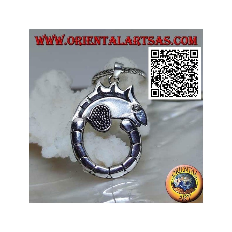 Pendentif en argent en forme de caméléon avec une longue queue circulaire