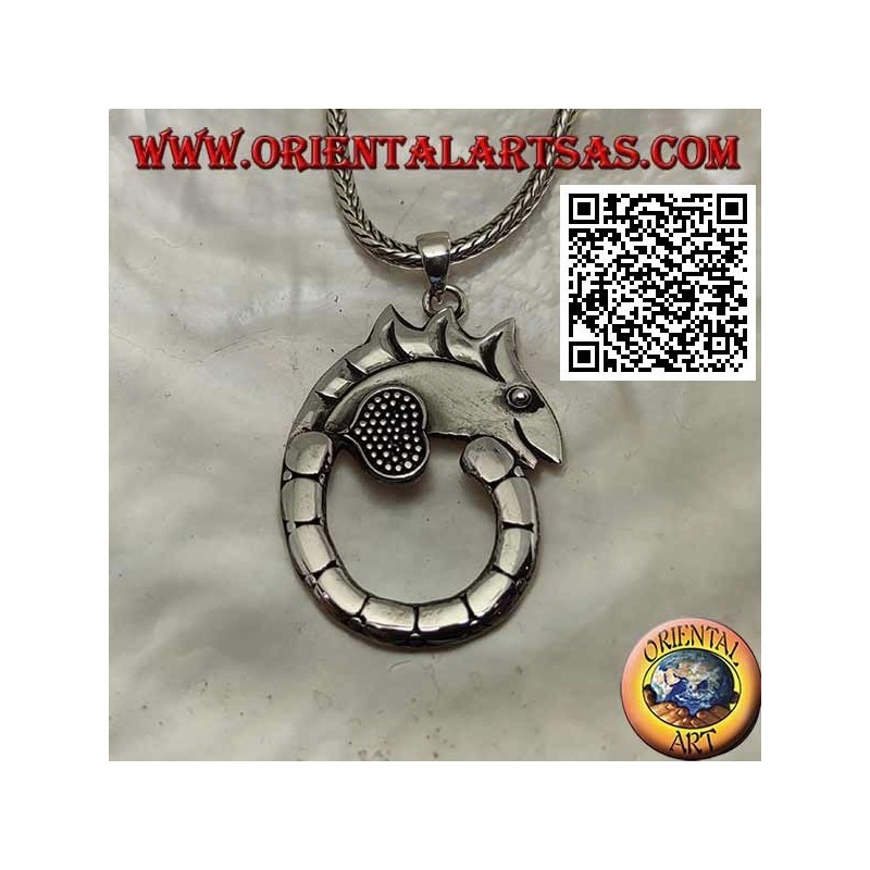 Colgante de plata en forma de camaleón con cola circular larga