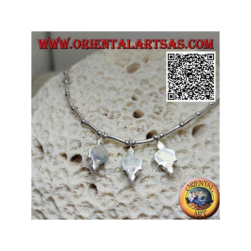 Collana in argento 925 ‰ a girocollo, tubicini e palline infilati con 3 turchesi ovali pendenti