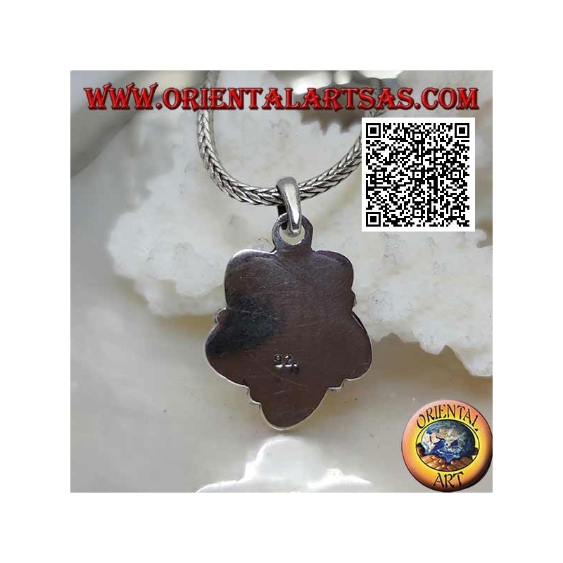 Pendentif en argent avec labradorite bleue ovale au centre d'une fleur