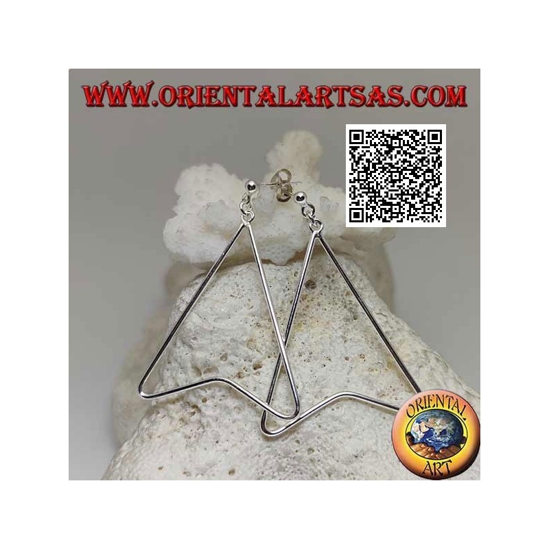 Silver lobe earrings with wire in the shape of an arrowhead pendant