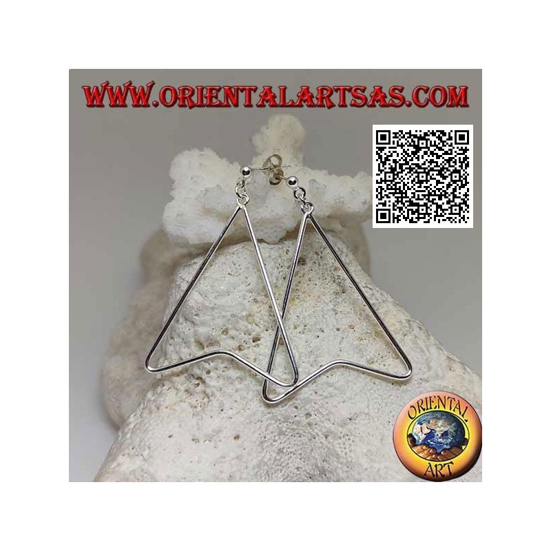 Silver lobe earrings with wire in the shape of an arrowhead pendant