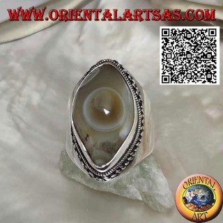 Bague en argent avec agate oeil de Shiva beige avec navette et bord chaîne sur monture lisse