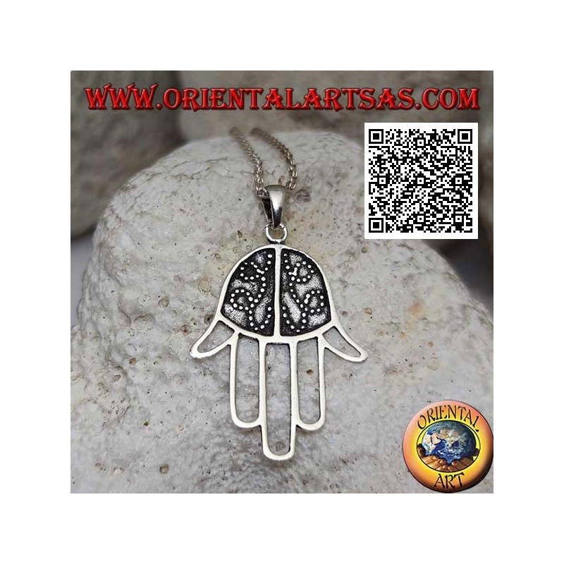 Ciondolo in argento mano di Fatima con palmo decorato in bassorilievo e dita forate
