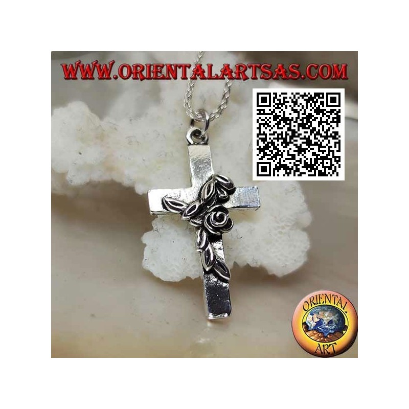 Pendentif croix latine chrétienne en argent avec rose torsadée