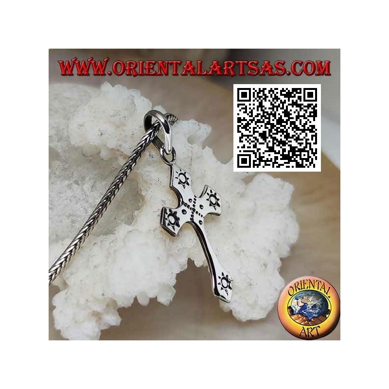 Pendentif croix en argent avec soleil gravé aux quatre extrémités
