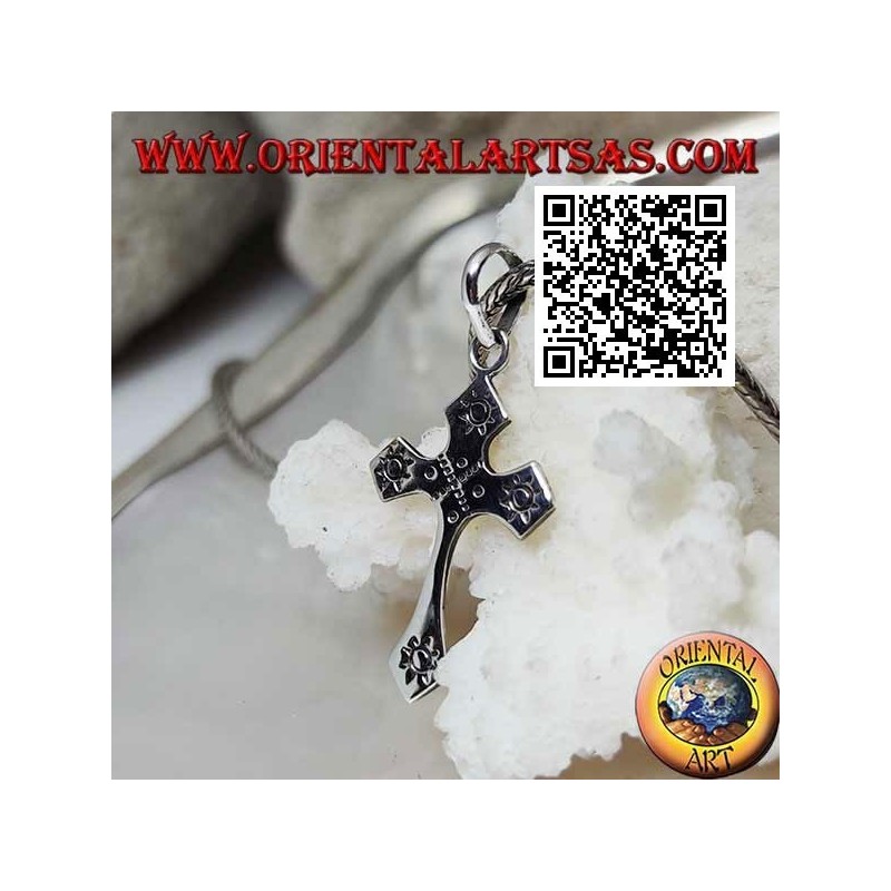 Pendentif croix en argent avec soleil gravé aux quatre extrémités