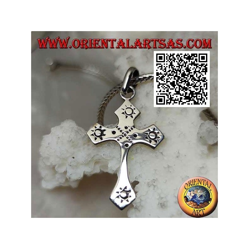 Pendentif croix en argent avec soleil gravé aux quatre extrémités