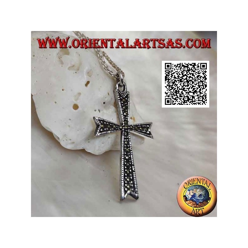 Colgante de cruz latina de ocho puntas en plata con incrustaciones de marcasita