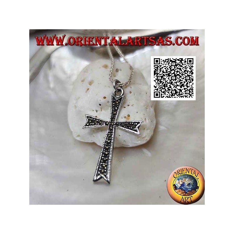 Colgante de cruz latina de ocho puntas en plata con incrustaciones de marcasita