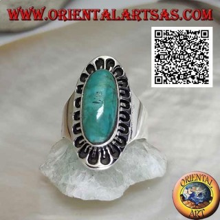 Anello in argento con turchese tibetano antico ovale allungato contornato da decorazione incisa