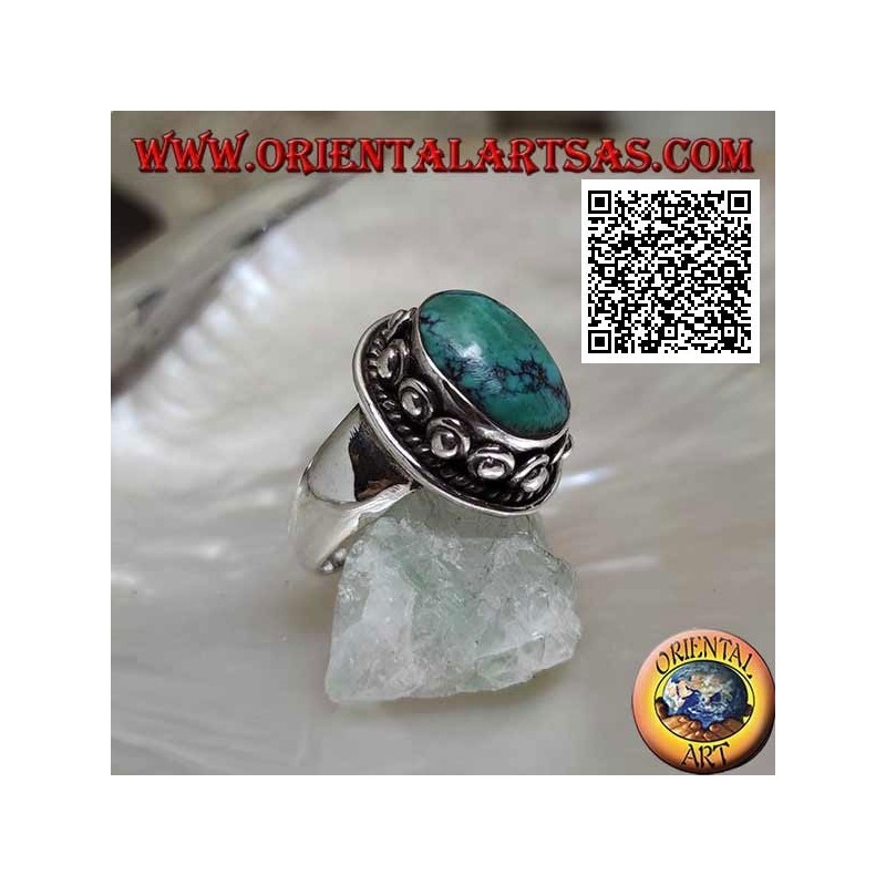 Anello in argento con turchese tibetano antico ovale contornato da intreccio e pallina nella ciambella