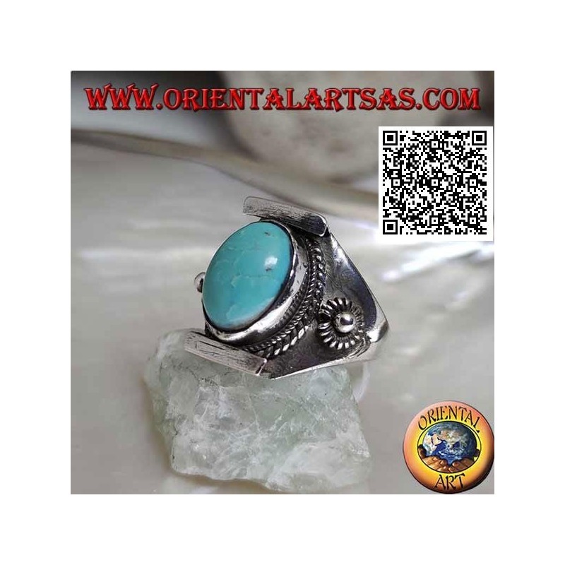 Anello in argento con turchese tibetano antico ovale su montatura nepalese con pallina e dischetti sui lati