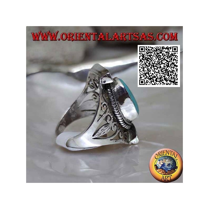 Bague en argent avec turquoise tibétaine ovale antique en serti népalais avec ajouré sur les côtés
