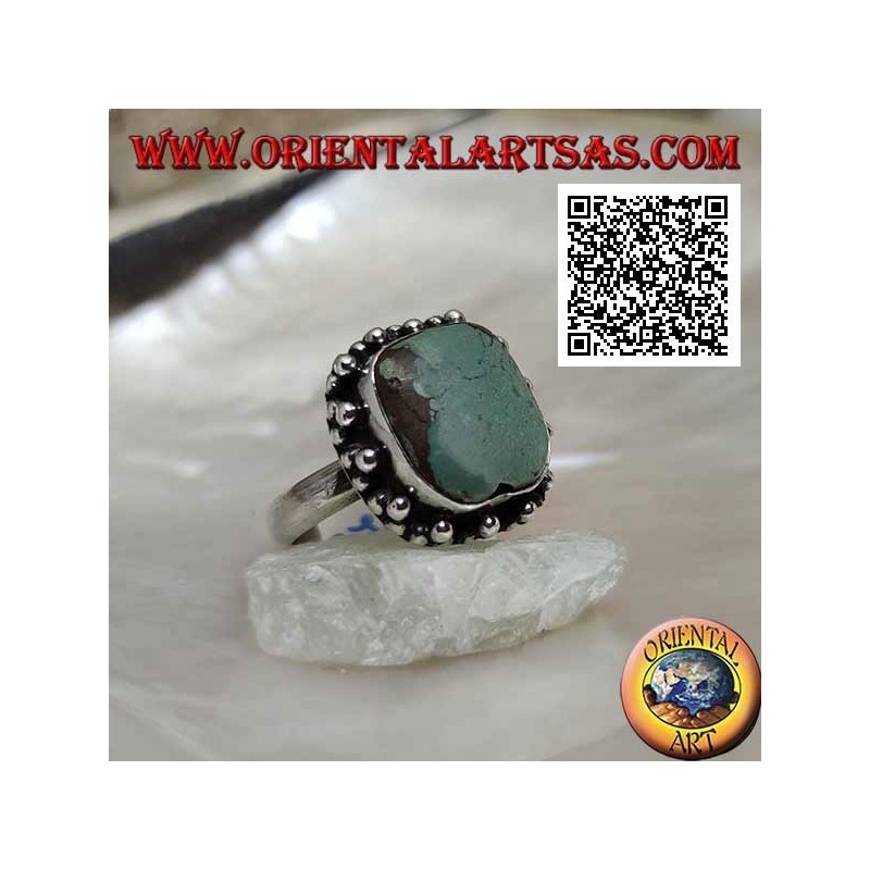 Anillo de plata con antiguo cuadrado turquesa tibetano biselado rodeado de bolas