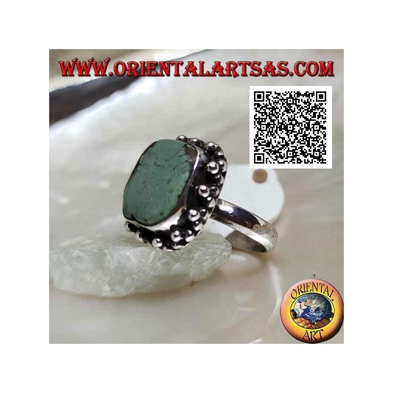 Anillo de plata con antiguo cuadrado turquesa tibetano biselado rodeado de bolas