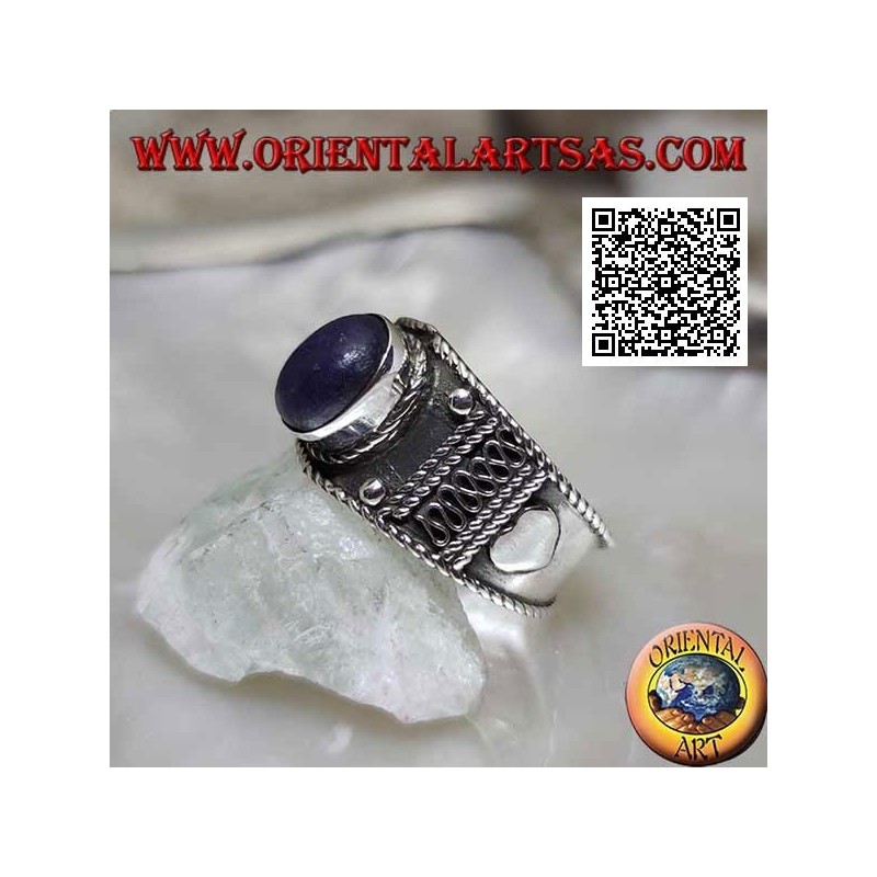 Bague en argent avec cabochon ovale lapis lazuli et décorations ethniques