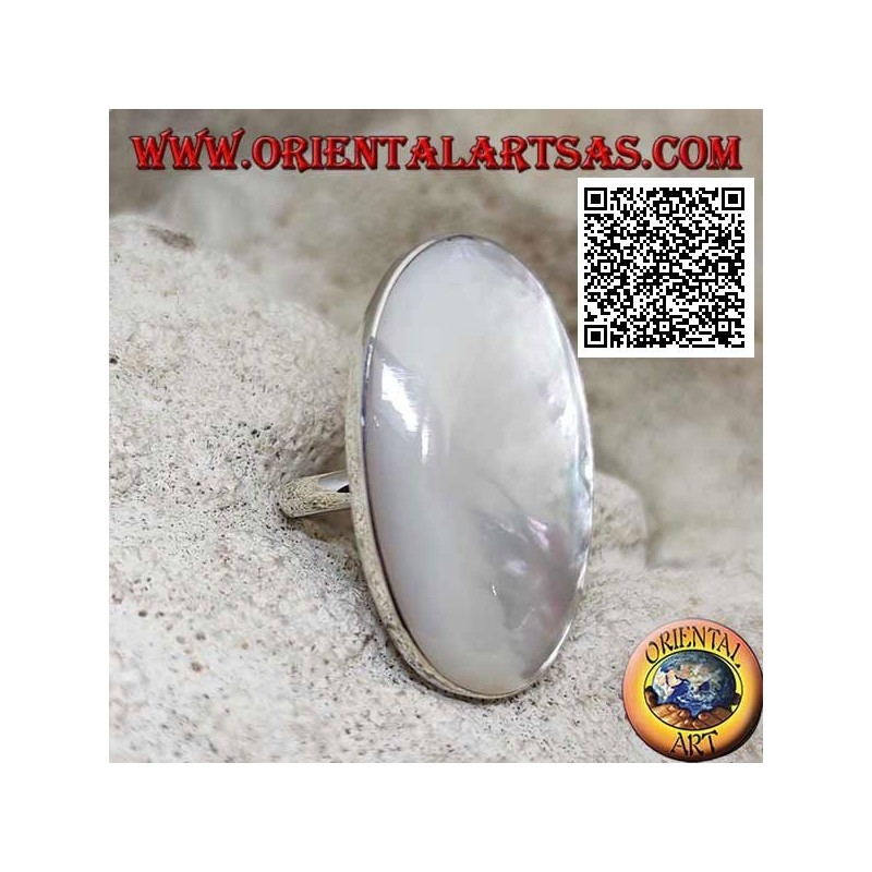 Silver ring with oval mother-of-pearl set in smooth edge