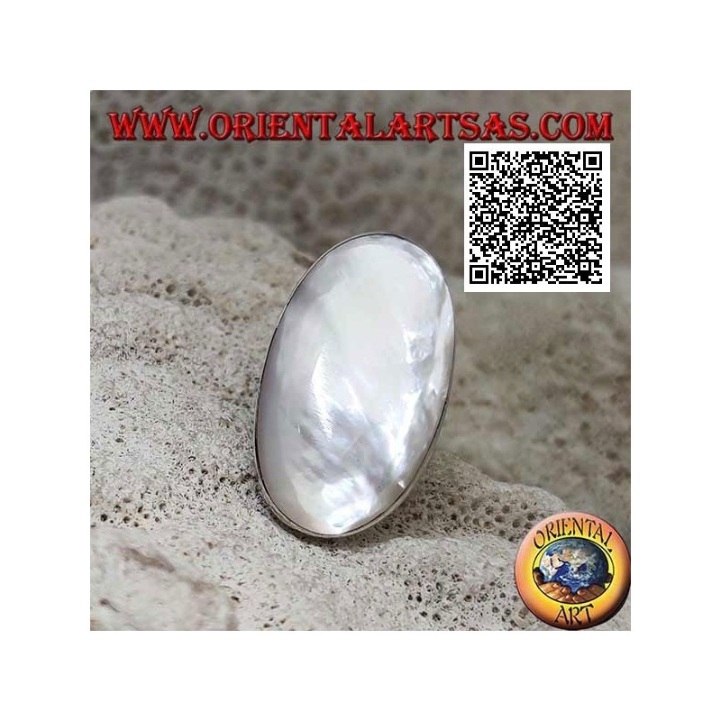 Anello in argento con madreperla ovale incastonata a filo bordo liscio
