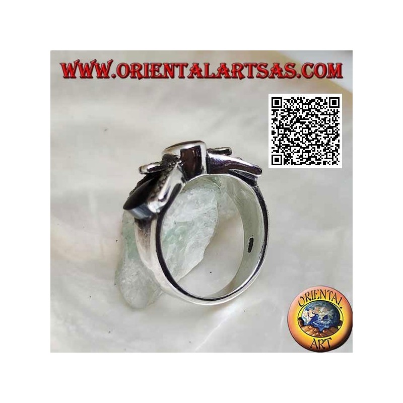 Anillo de pajarita de plata con ónix central ovalado y ónix y marcsita en los lados