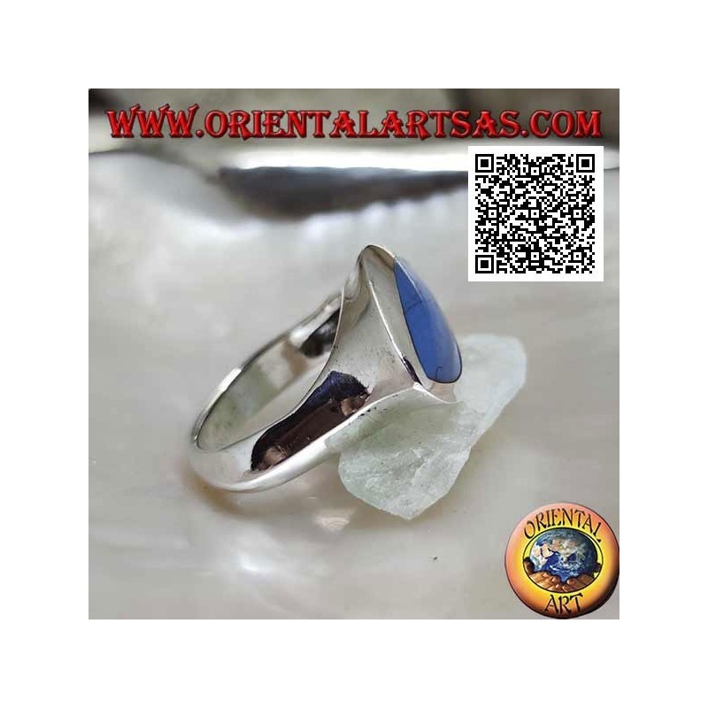 Anello in argento con turchese a navetta orizzontale a filo bordo su montatura liscia