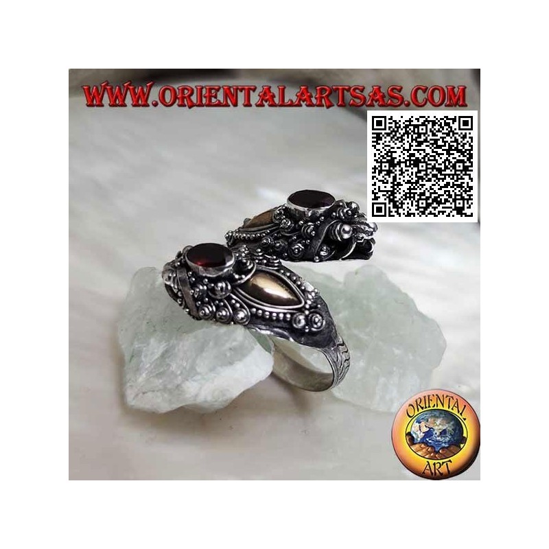 Anillo de plata de doble cabeza de dragón nepalí con granate ovalado y placa de oro de 14 quilates, hecho a mano