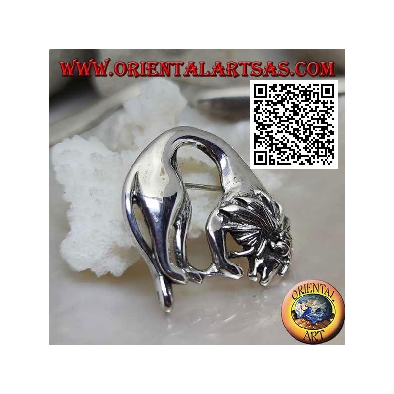 Broche en argent, lion (roi de la forêt) pliée en se nourrissant