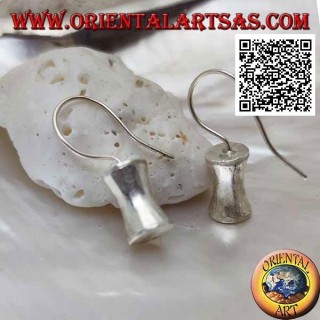 Boucles d'oreilles pendantes en argent satiné avec cylindre concave dans la partie centrale