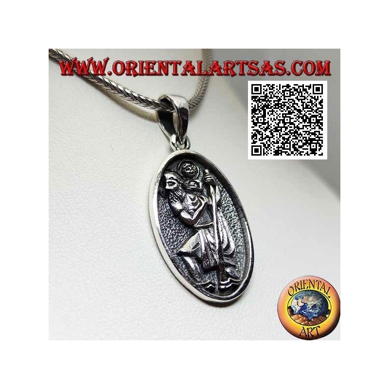 Colgante de plata, medalla sagrada ovalada con San Cristóbal con palo y niño en bajorrelieve