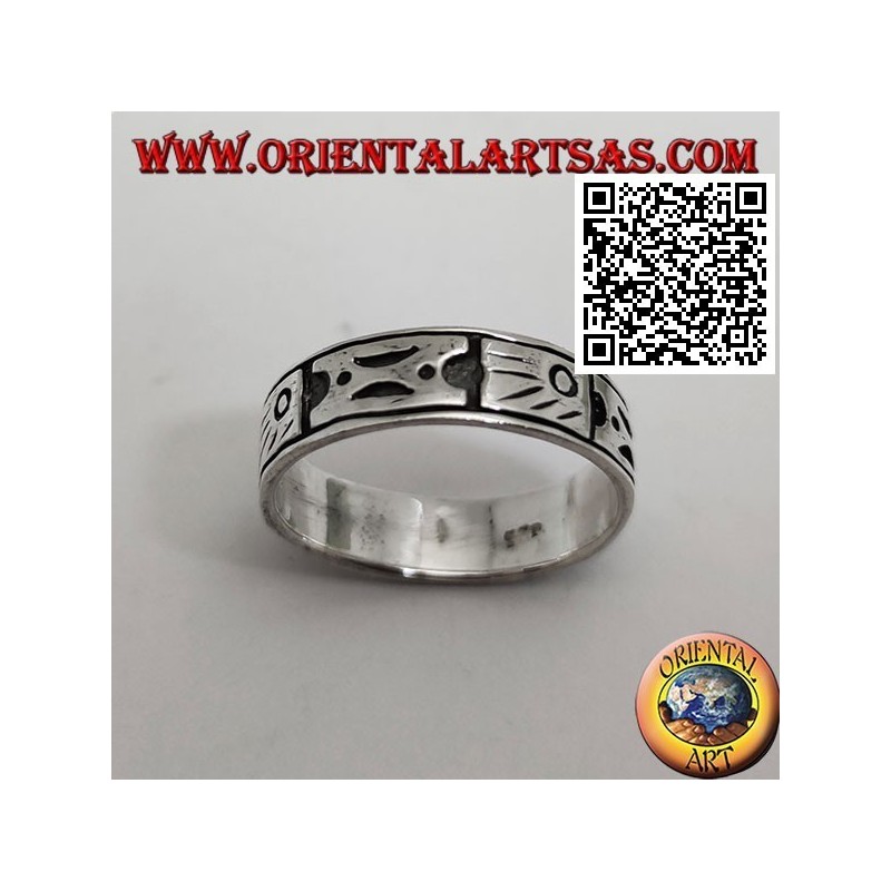 Anello in argento a fedina lavorata con simboli aborigeni incisi