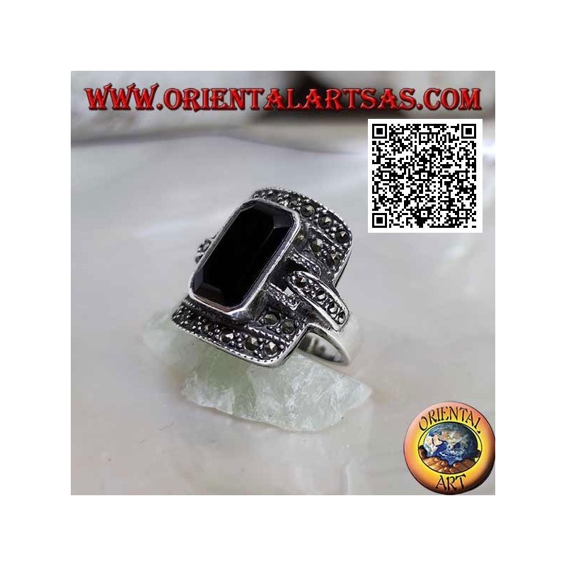 Silberring mit Bagyette geschnittenem Onyx auf rechteckigem Rahmen und mit Markasit besetzten Haken