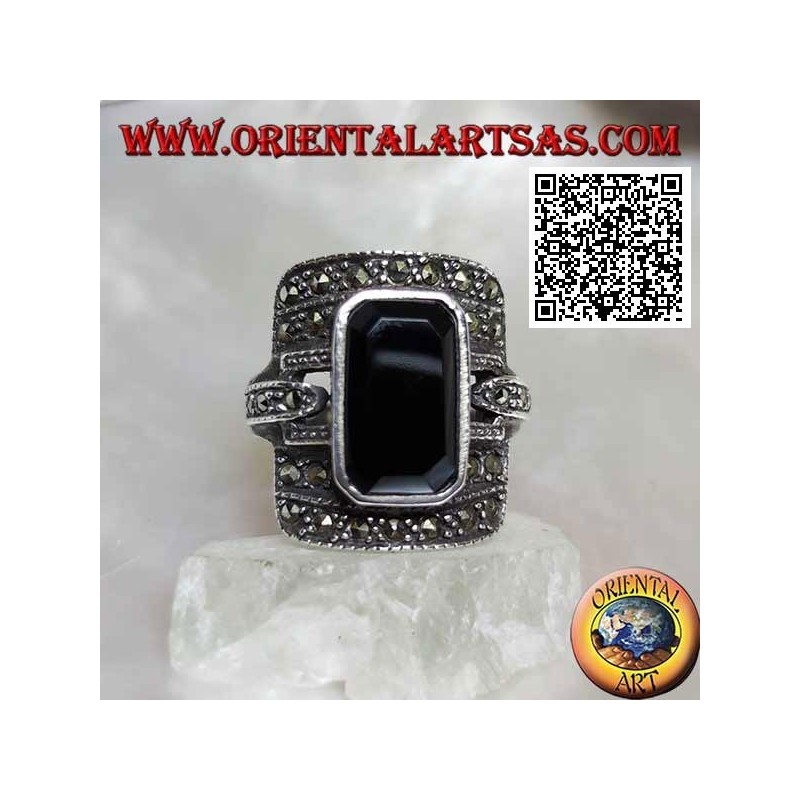 Silberring mit Bagyette geschnittenem Onyx auf rechteckigem Rahmen und mit Markasit besetzten Haken