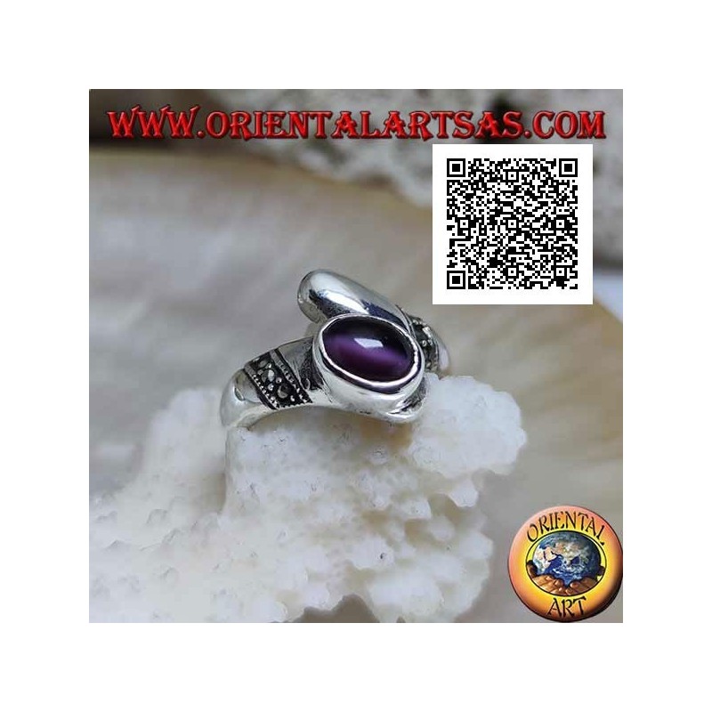 Anillo de plata con banda yuxtapuesta con bandas de crisoberilo y marcasita ojo de gato moradas