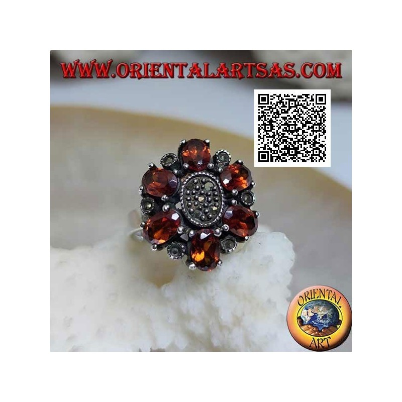 Bague fleur en argent avec 6 grenats mandarins ovales (Spessartina) et marcassite centrale