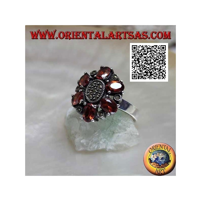 Bague fleur en argent avec 6 grenats mandarins ovales (Spessartina) et marcassite centrale