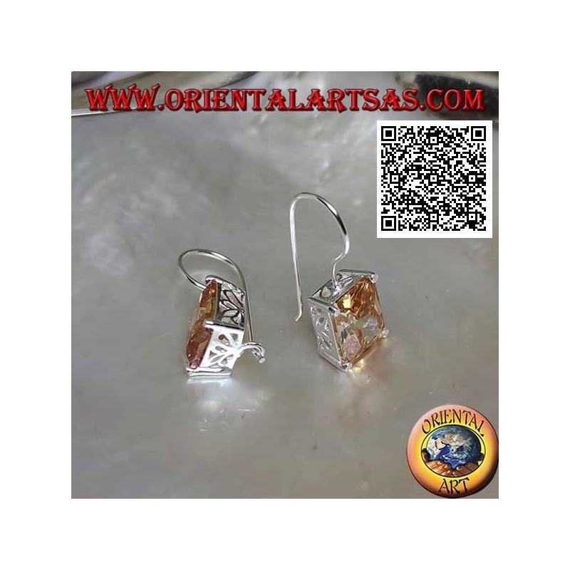 Pendants d'oreilles en argent avec zircon champagne rectangulaire sertis sur une monture lisse avec ouvertures latérales