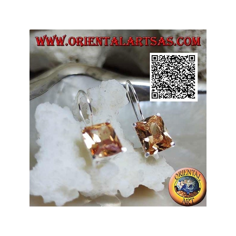 Pendants d'oreilles en argent avec zircon champagne rectangulaire sertis sur une monture lisse avec ouvertures latérales