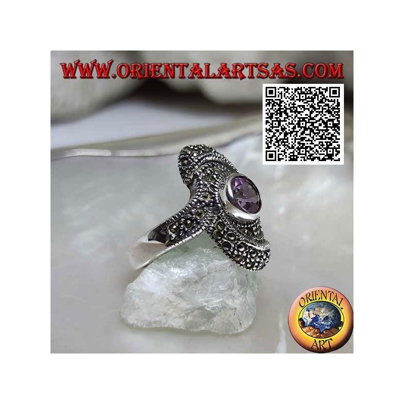 Bague en argent avec améthyste ronde naturelle au centre d'un vortex ovale parsemé de marcassite
