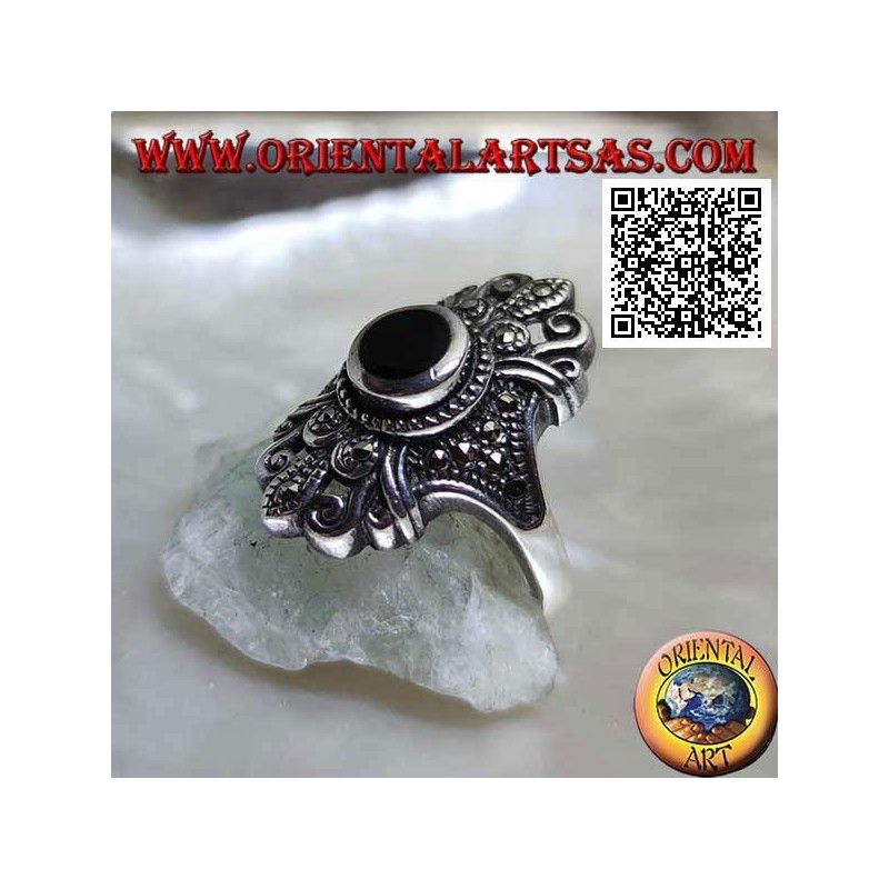 Anillo de plata con ónix redondo en engaste florentino tachonado de marcasita