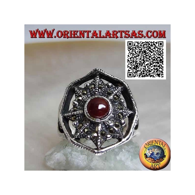 Anello in argento con corniola su stella a otto punte tempestata di marcassite nel cerchio