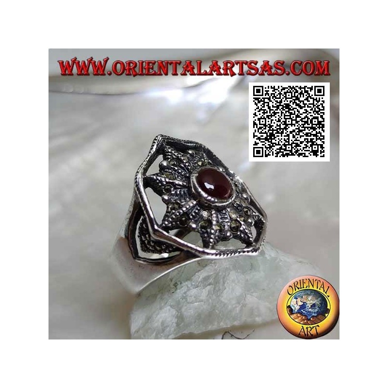 Anello in argento con corniola su stella a otto punte tempestata di marcassite nel cerchio